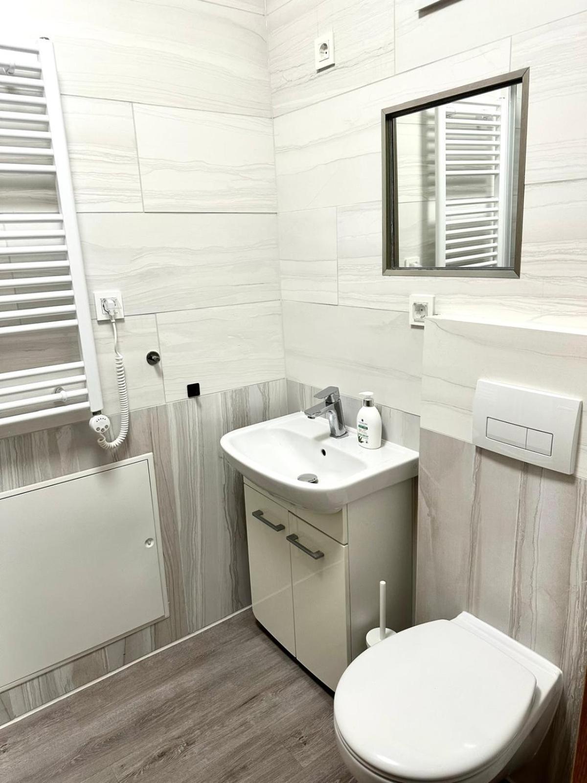 Palace Quarter 2 Peaceful Modern Central Top Floor Apartment บูดาเปสต์ ภายนอก รูปภาพ